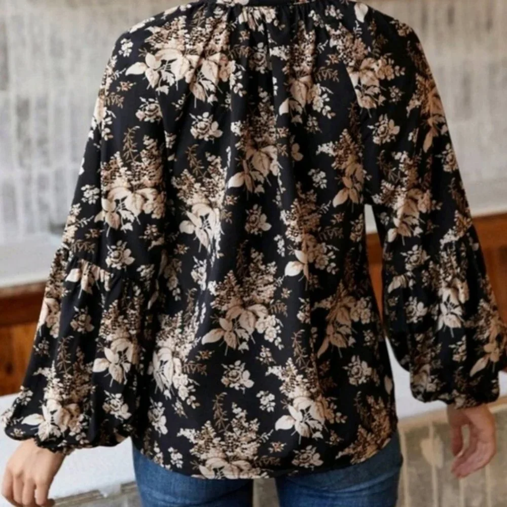 Classic V-neck Floral print Blouse - Picture 3 of 6